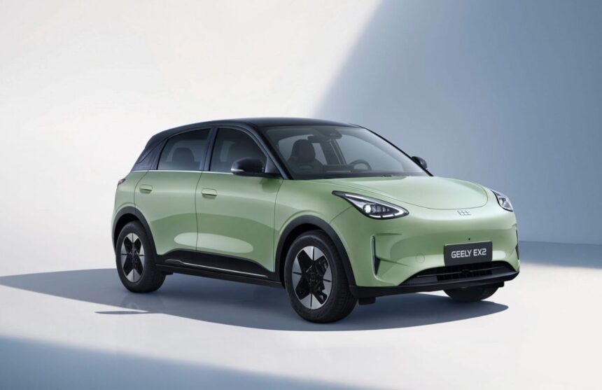 The incredible Chinese electric car being presented to the public at an auto convention