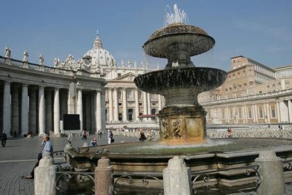 A beautiful panoramic view of St. Peter’s Square with some visitors in it