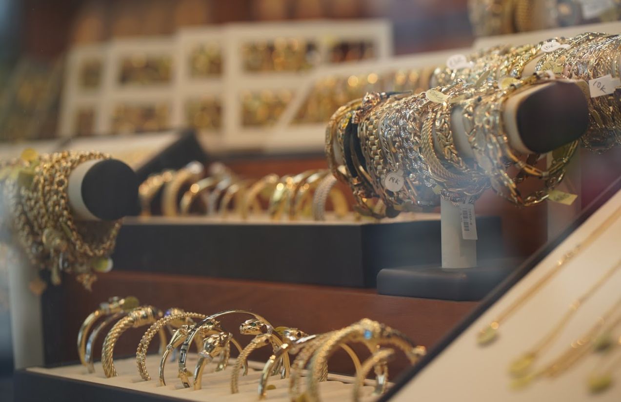 Jewelry store owner in Miami and Hialeah arrested for selling counterfeit luxury jewelry