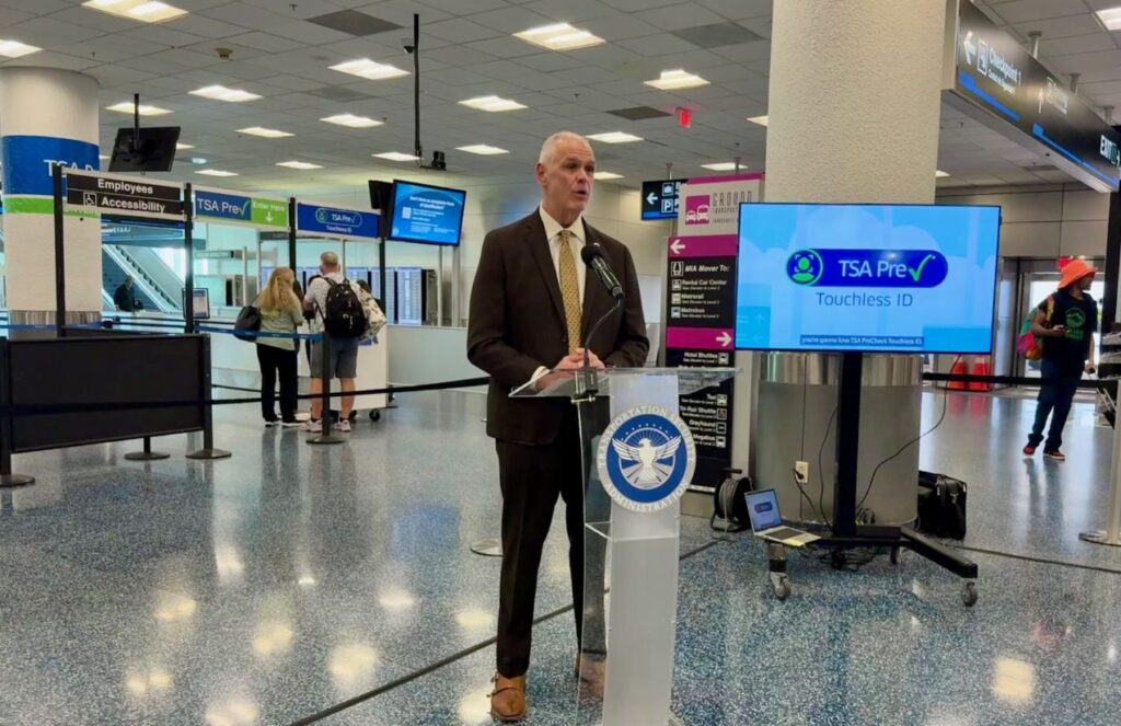 Traveling from Miami will be faster thanks to the TSA’s new system One of Miami Airport’s officials speaking in front of the audience at the inauguration of this new system