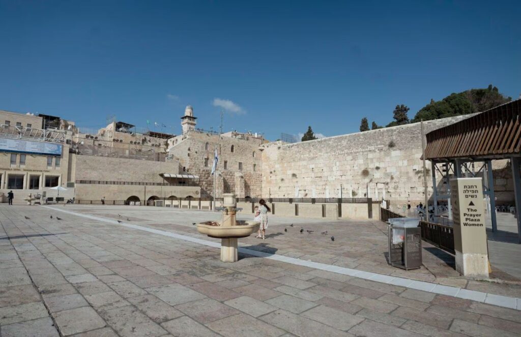 One of the main squares in Jerusalem with no people due to its closure because of the war