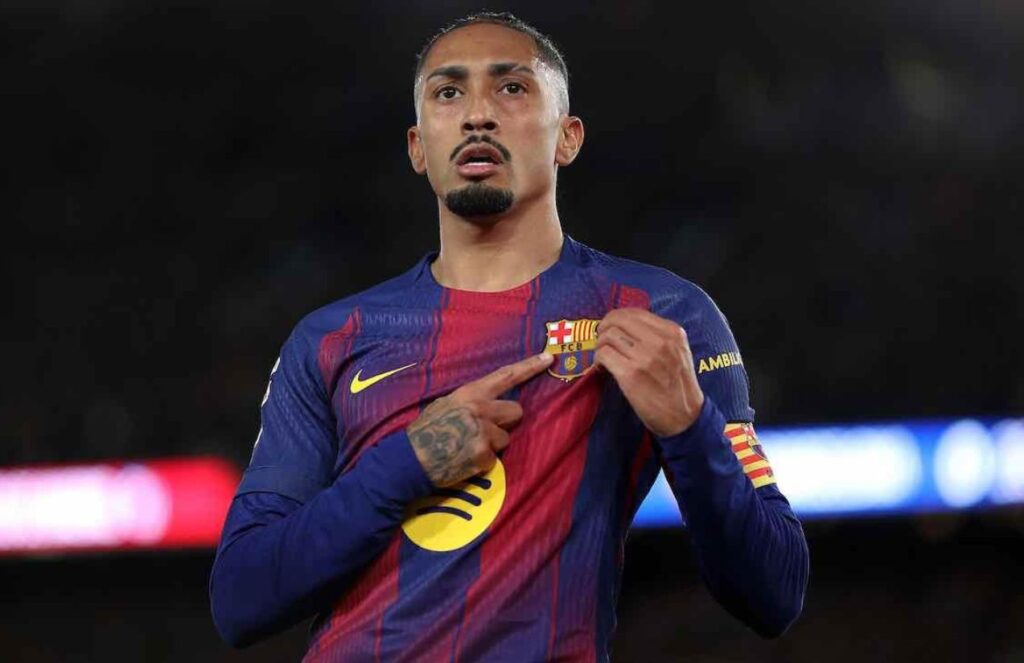 Major blow for FC Barcelona: Raphinha ruled out as Diego Simeone gains an edge in the Champions League The Brazilian star pointing to the FC Barcelona crest on his jersey
