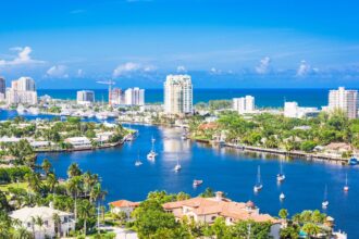 a panoramic photo of Florida with its palm trees, houses, and beautiful buildings