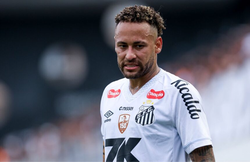 Neymar in the middle of a match with a very worried expression