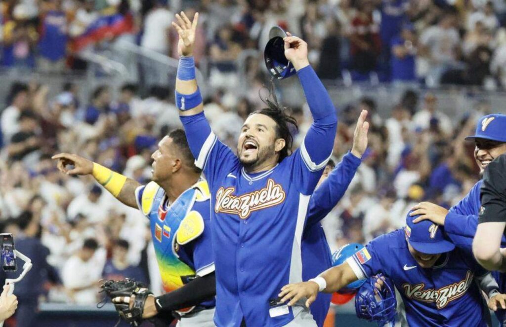 Several Venezuelan players very euphoric after the victory against Japan