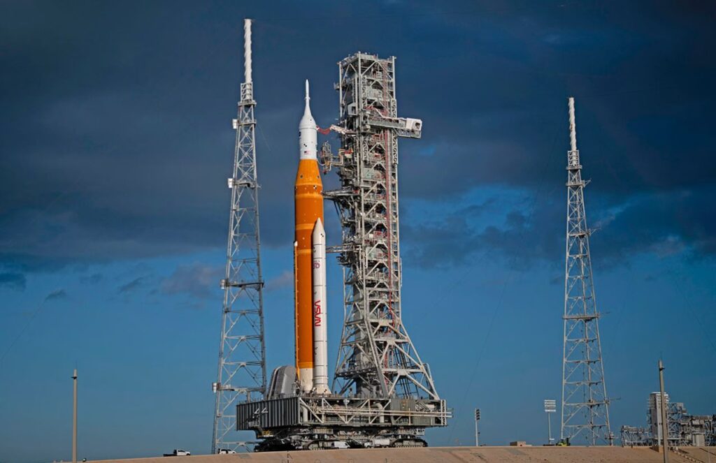 Historic images from the Moon Artemis II astronauts amaze the world with never-before-seen photos The rocket of the Artemis II mission on the launch pad