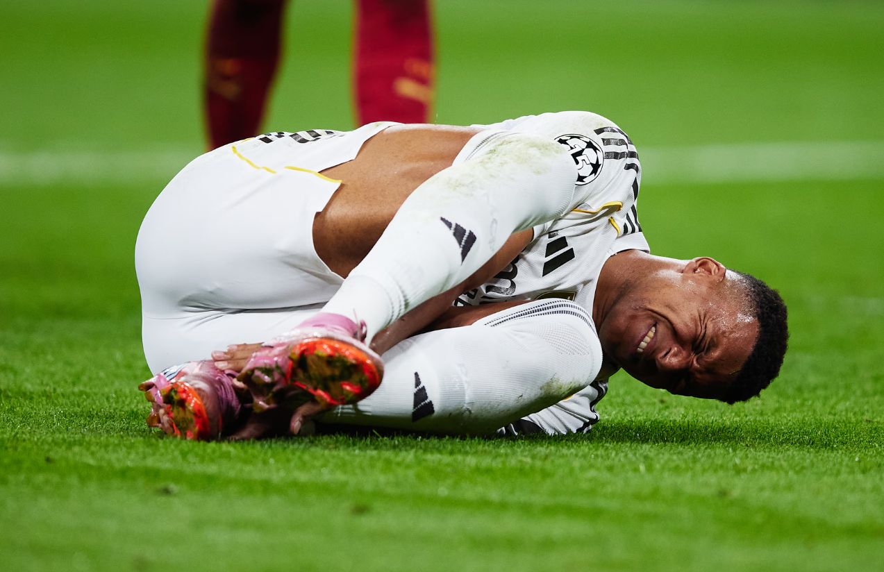 Real Madrid on alert: Kylian Mbappé suffers injury and raises doubts for El Clásico against FC Barcelona