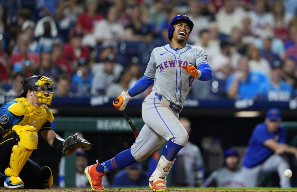 Francisco Lindor in visible pain after his recent injury