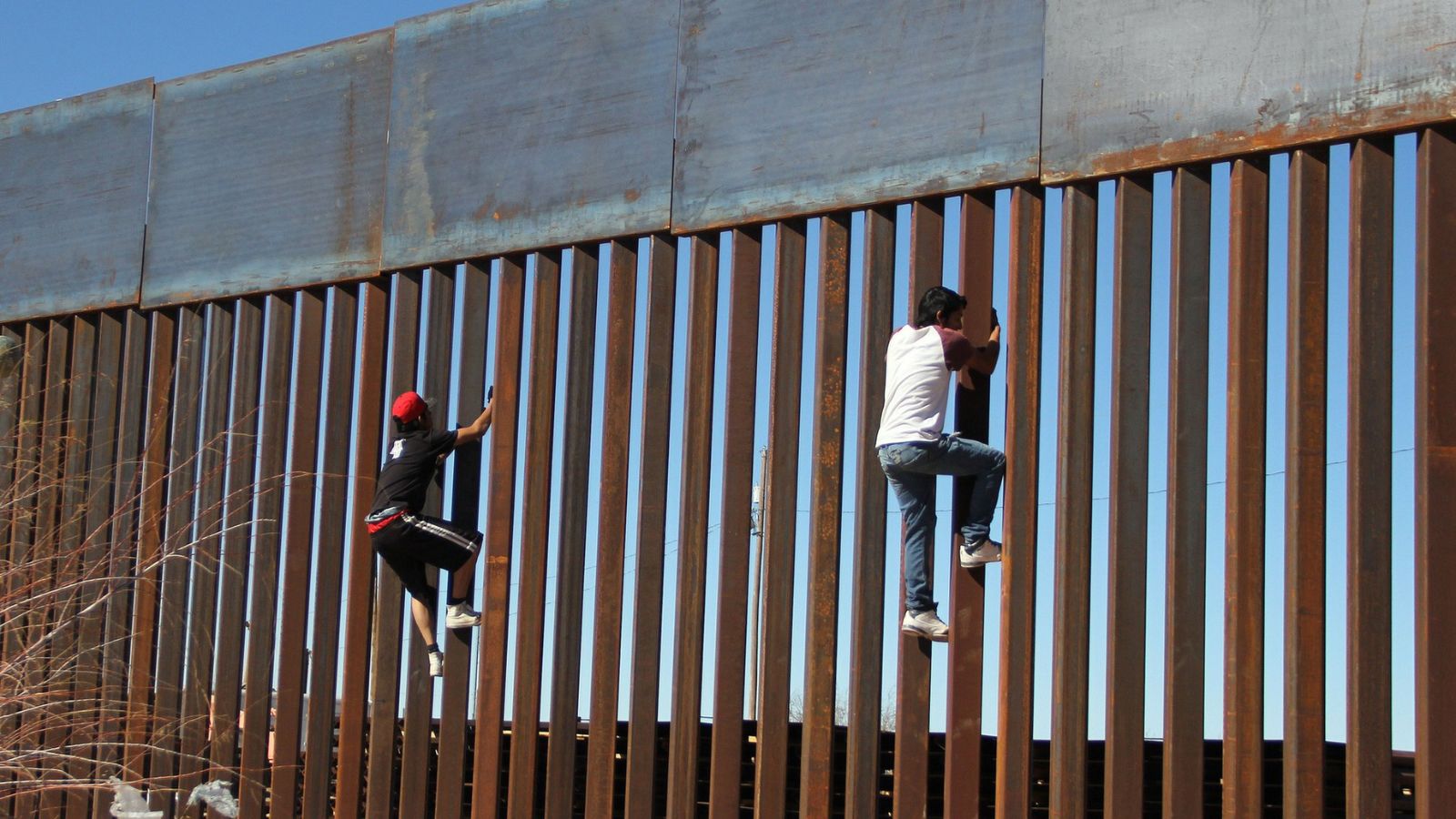Judge blocks controversial SB4 law in Texas and sparks a new immigration debate