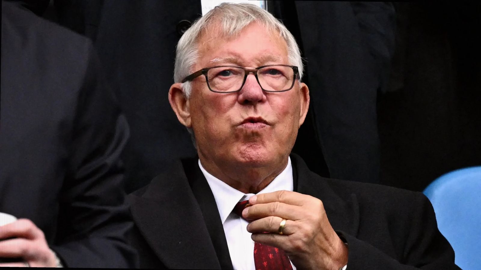 Alex Ferguson hospitalized and English football is on alert