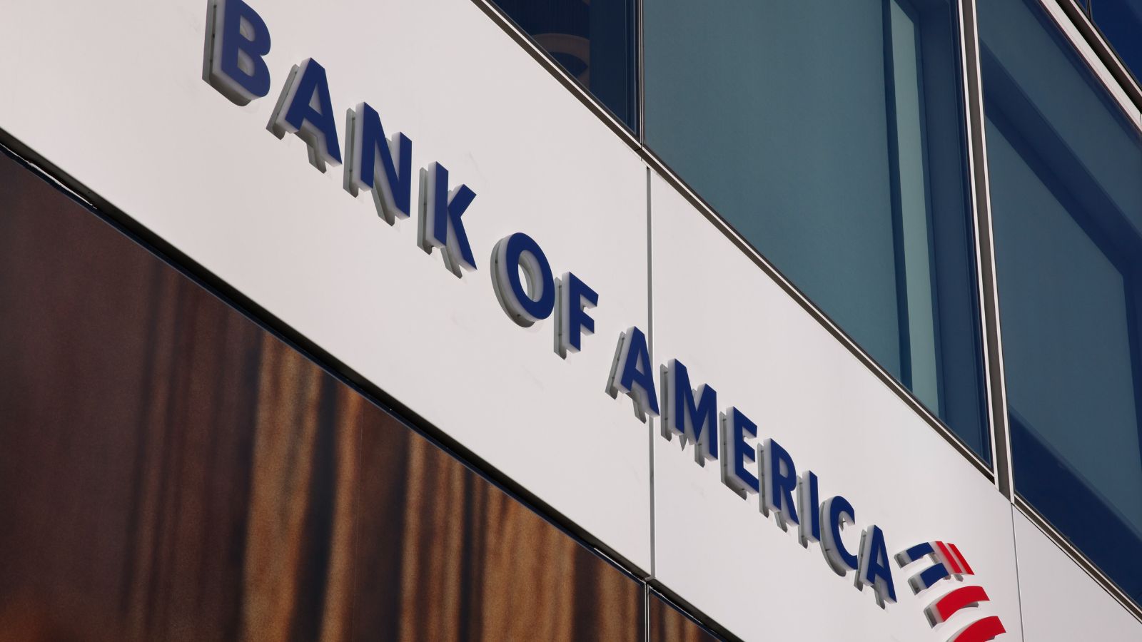Bank of America will temporarily close all its branches in May as thousands of customers prepare