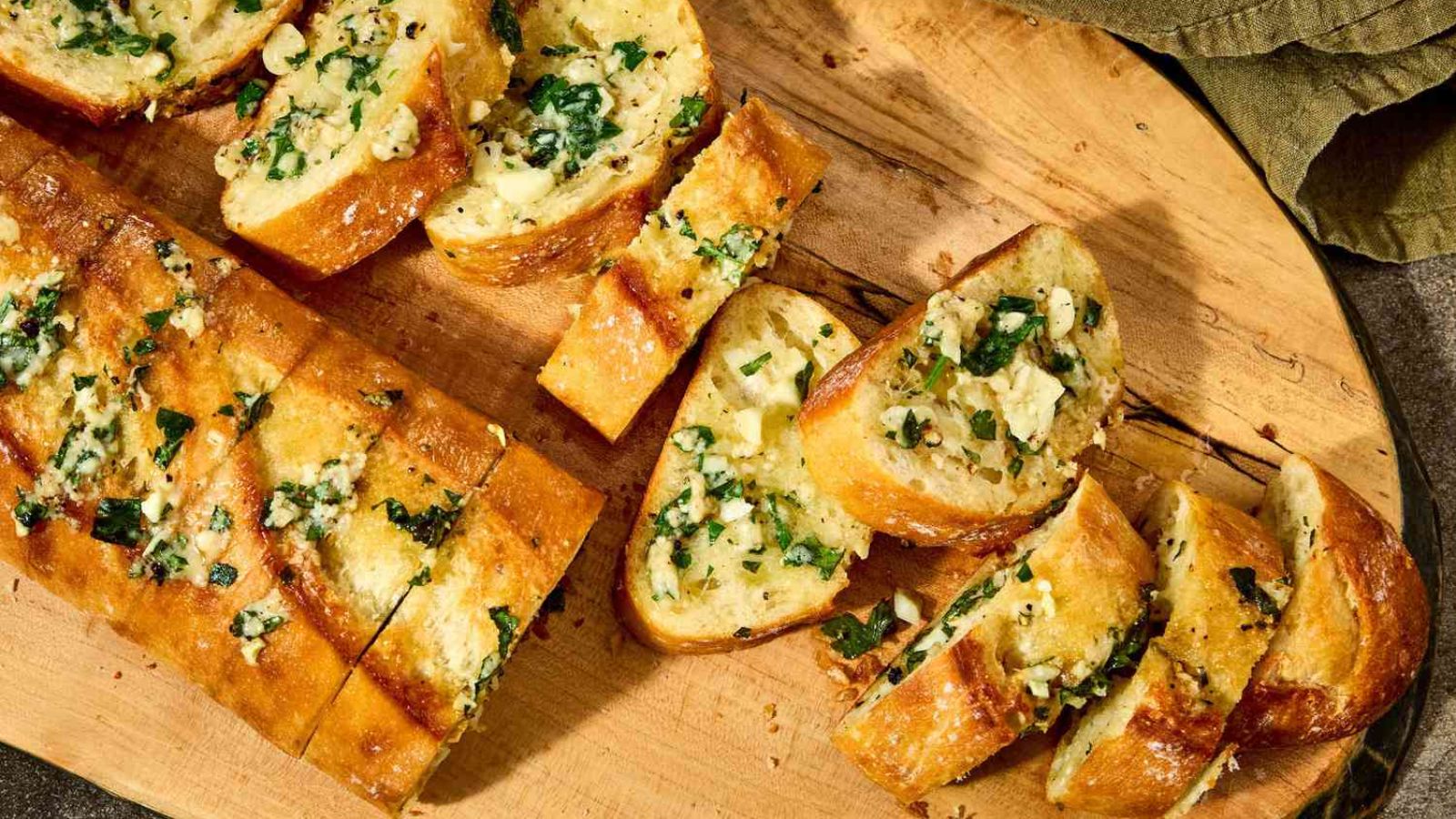 Eating too much bread every day? Experts warn about possible effects on the body Eating too much bread every day? Experts warn about possible effects on the body