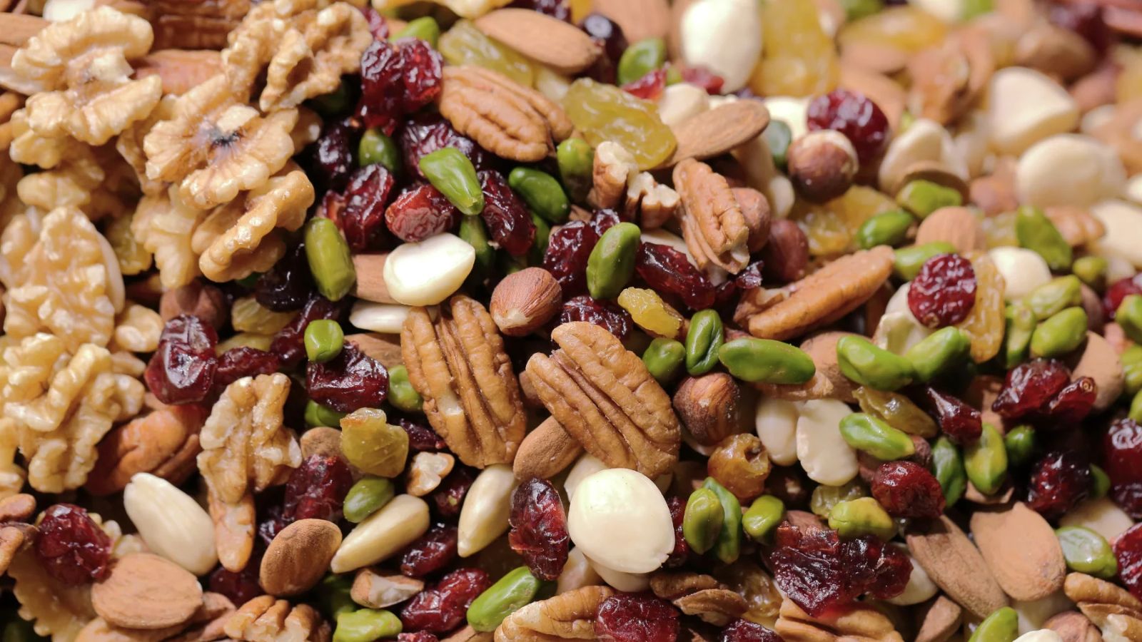Alert in the United States: popular dried fruit and nut products recalled over possible Salmonella contamination