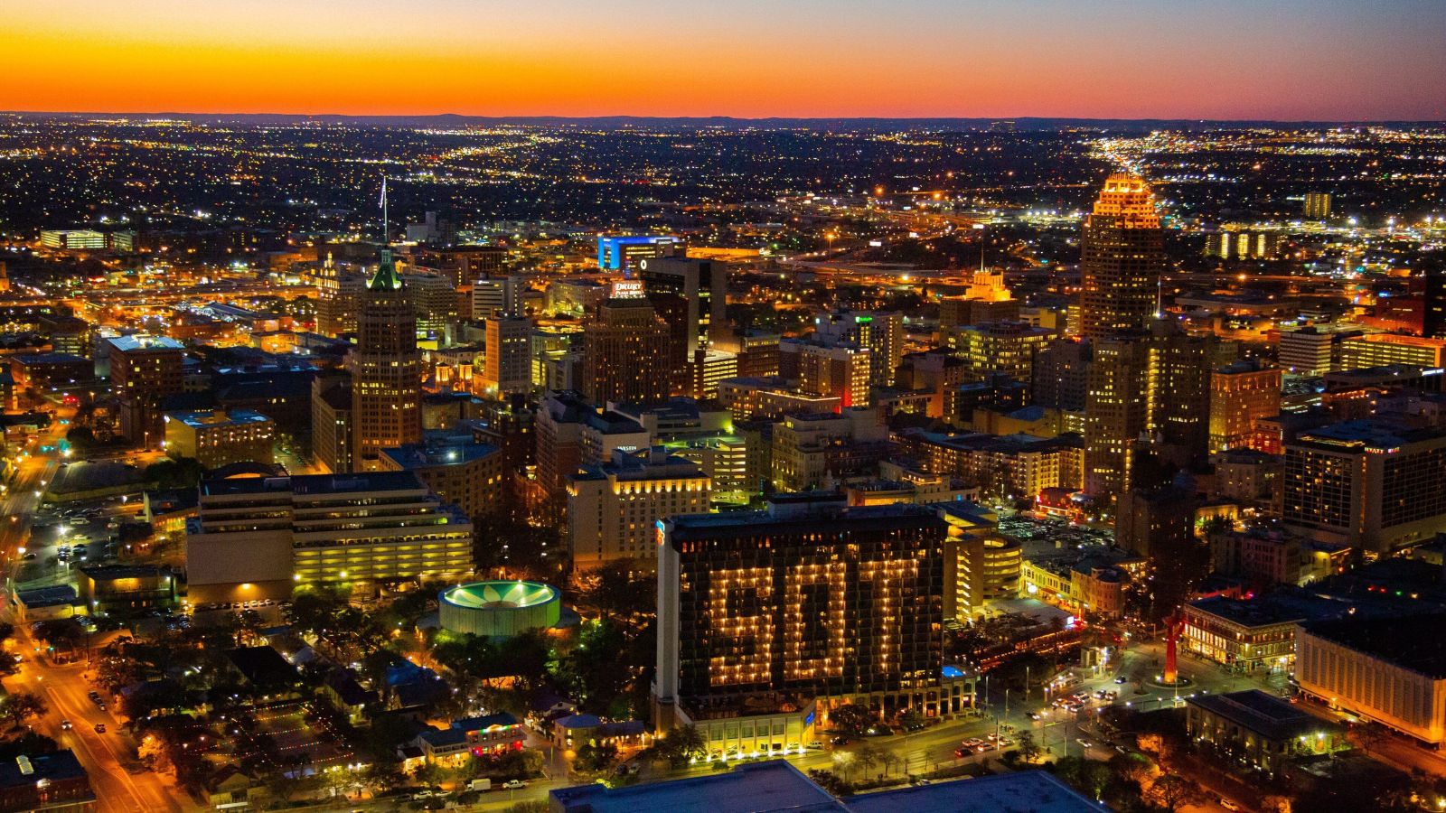 A panoramic view of the city of San Antonio with its houses, skyscrapers, and impressive buildings