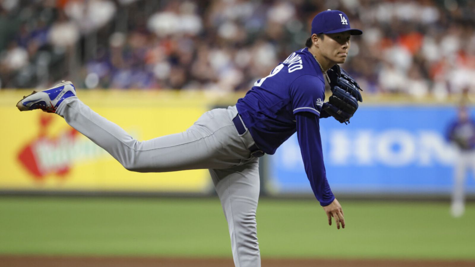 Yoshinobu Yamamoto dominates in his debut against the Houston Astros and confirms his star-level potential