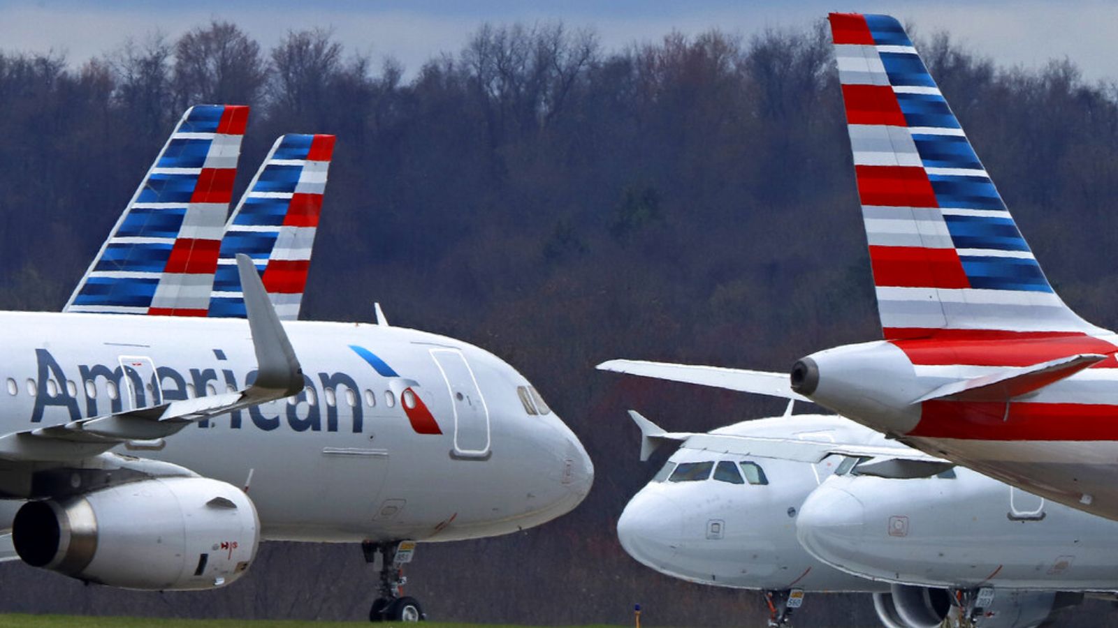 American Airlines temporarily suspends flights and offers alternatives to affected passengers American Airlines temporarily suspends flights and offers alternatives to affected passengers