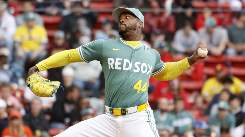 Aroldis Chapman breaks his silence and surprises fans with a message to the Yankees The Cuban pitcher throwing during a game while wearing the Boston team's green uniform