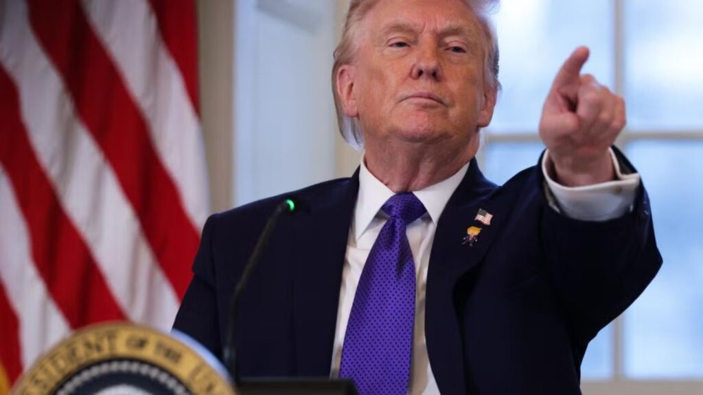 Donald Trump says Iran deal prevented a historic economic crisis The President of the United States pointing a finger at the camera with a very serious expression