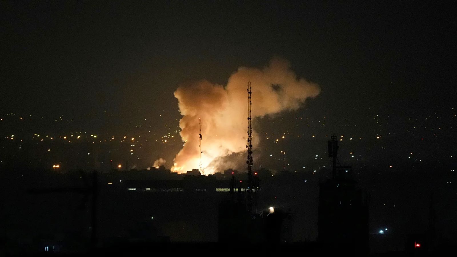 Iran expands the conflict with missile strikes on Kuwait and Bahrain after United States offensive