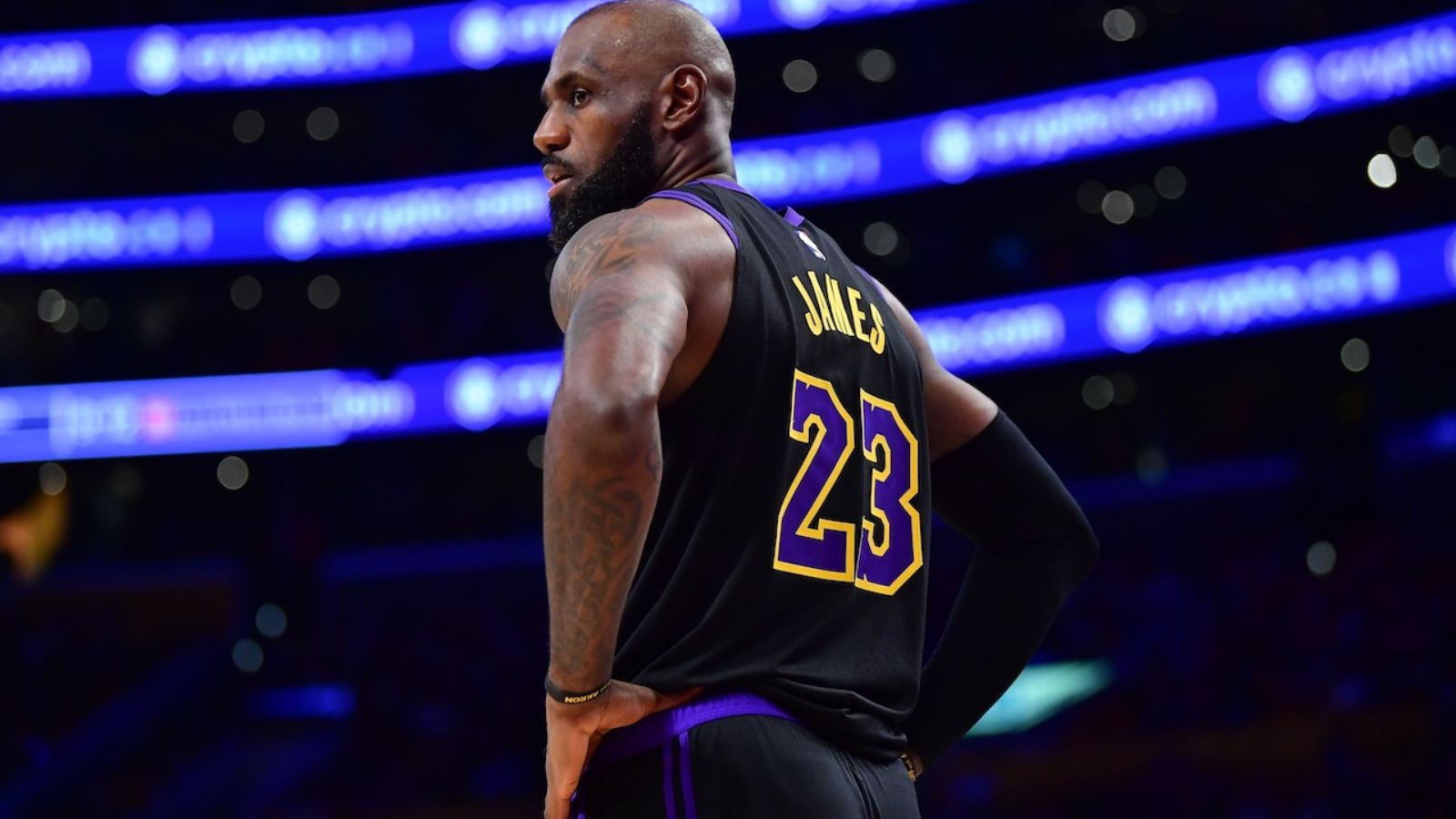 LeBron James shocks the NBA by leaving the Lakers and entering free agency LeBron James shocks the NBA by leaving the Lakers and entering free agency