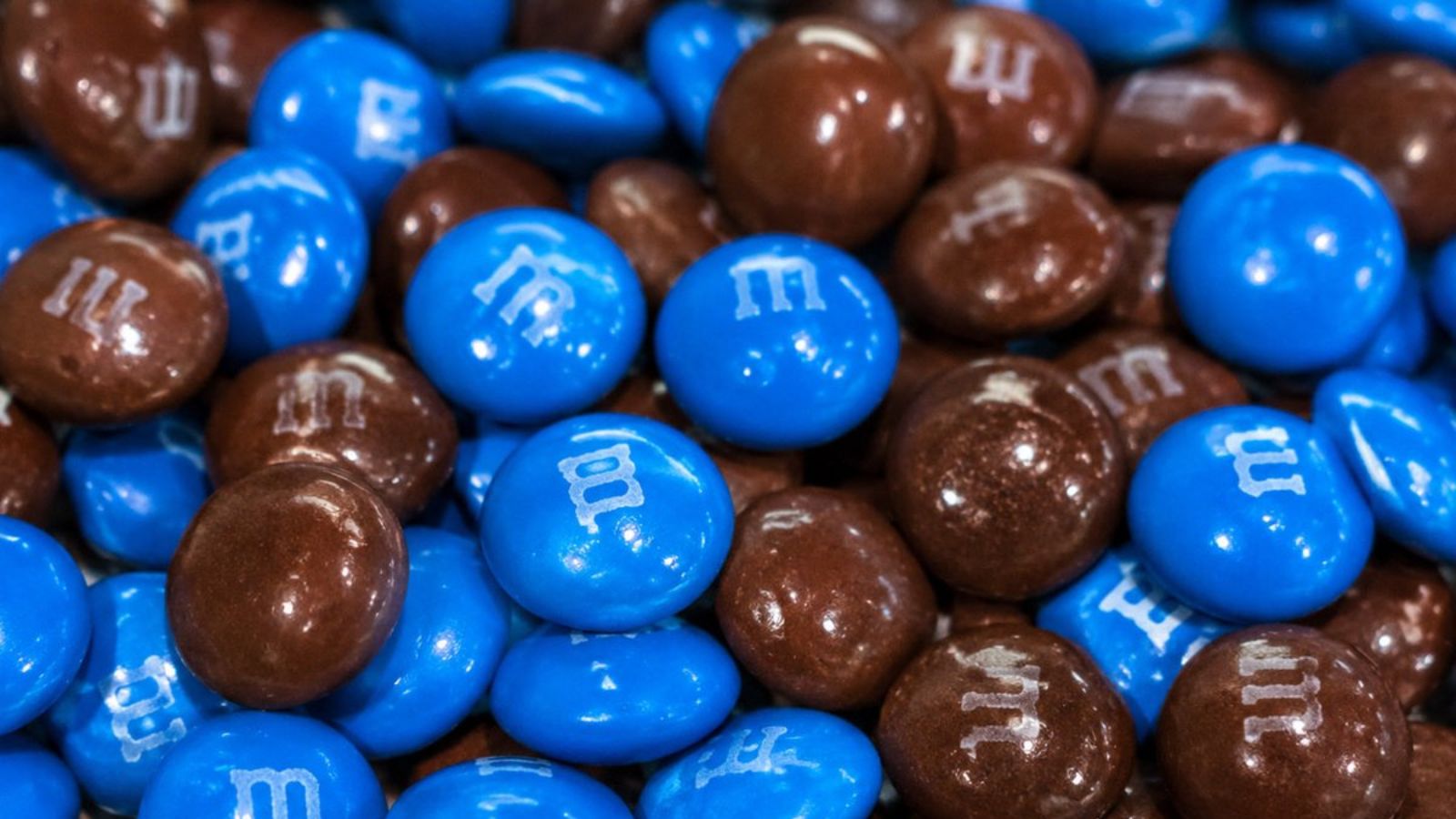 M&M’s decides to temporarily eliminate two classic colors from its candies