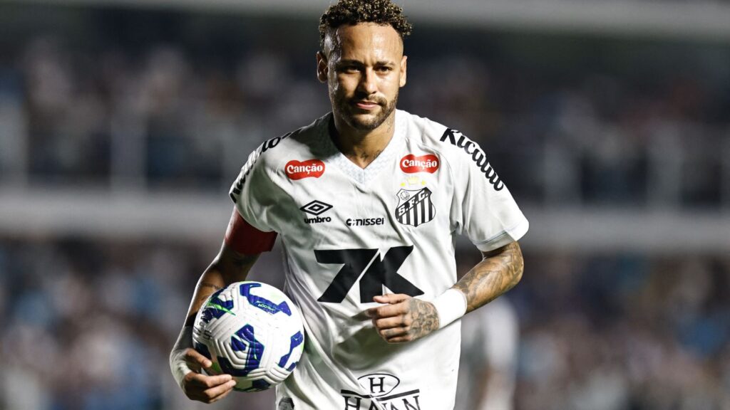 Neymar leaves the door open to a farewell after the 2026 World Cup Neymar wearing the Santos jersey while running during a match
