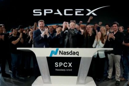 Elon and several people celebrating during an interview after the positive news of SpaceX's stock market debut