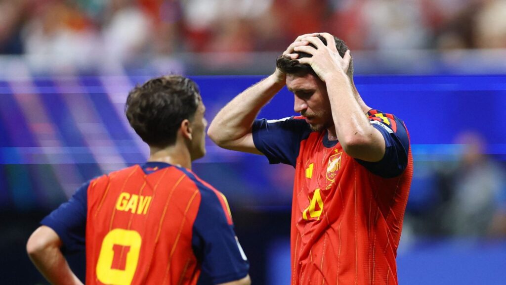Two Spanish players holding their heads in frustration after missed chances against Cape Verde