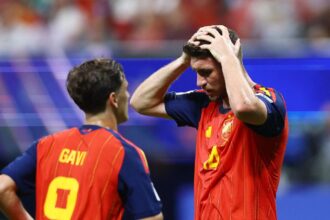 Two Spanish players holding their heads in frustration after missed chances against Cape Verde