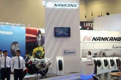 A company showcasing its products at a booth in the middle of an event
