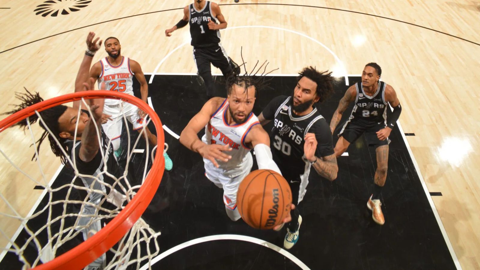 Jalen Brunson leads the Knicks and strikes first in the NBA Finals