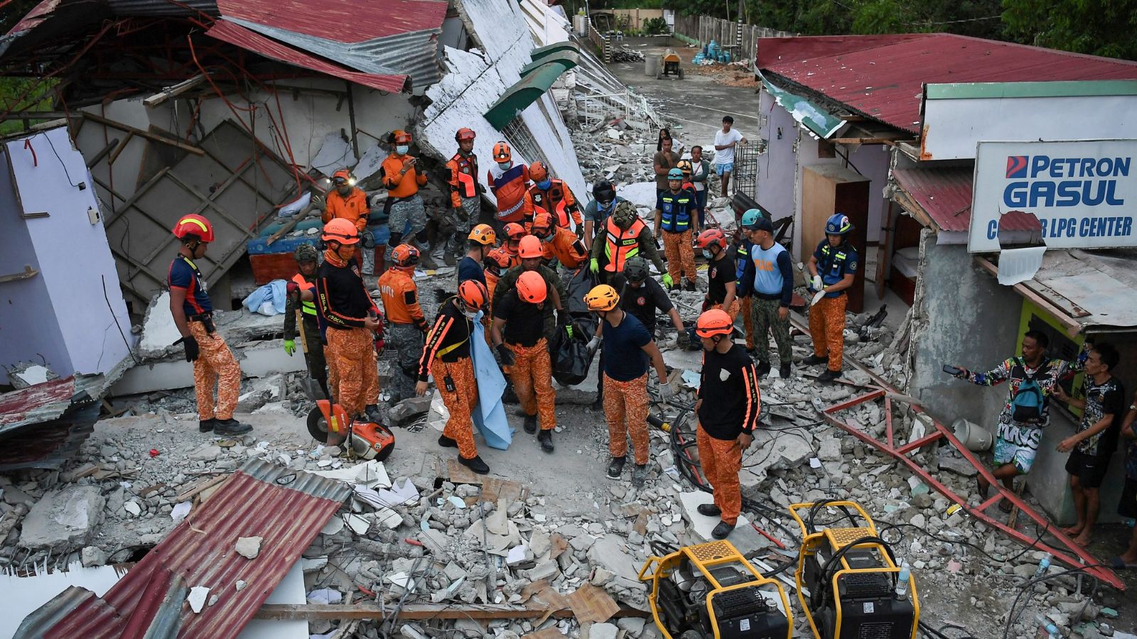 Powerful 7.8-magnitude earthquake strikes the Philippines and triggers alerts