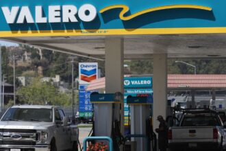 A Valero Energy gas station supplying fuel to several vehicles