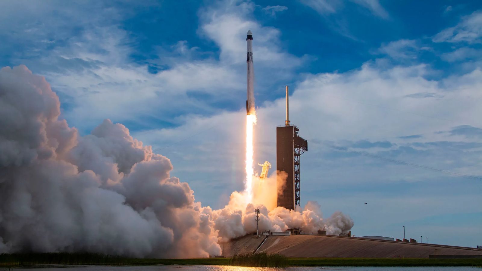 A SpaceX rocket will crash into the moon and could surprise south american skies A SpaceX rocket will crash into the moon and could surprise south american skies