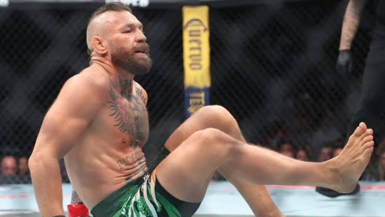 Conor McGregor’s comeback turns into a nightmare as early knee injury changes the fight Conor McGregor’s comeback turns into a nightmare as early knee injury changes the fight