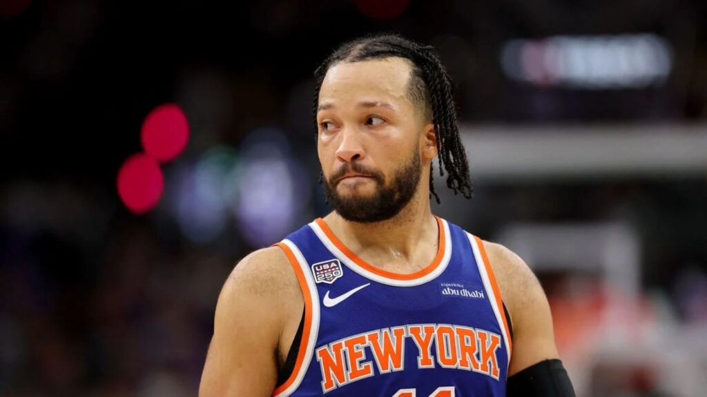 Jalen Brunson surprises the Knicks after undergoing left wrist surgery Brunson looking toward the fans during a game while wearing the New York Knicks' blue and orange uniform