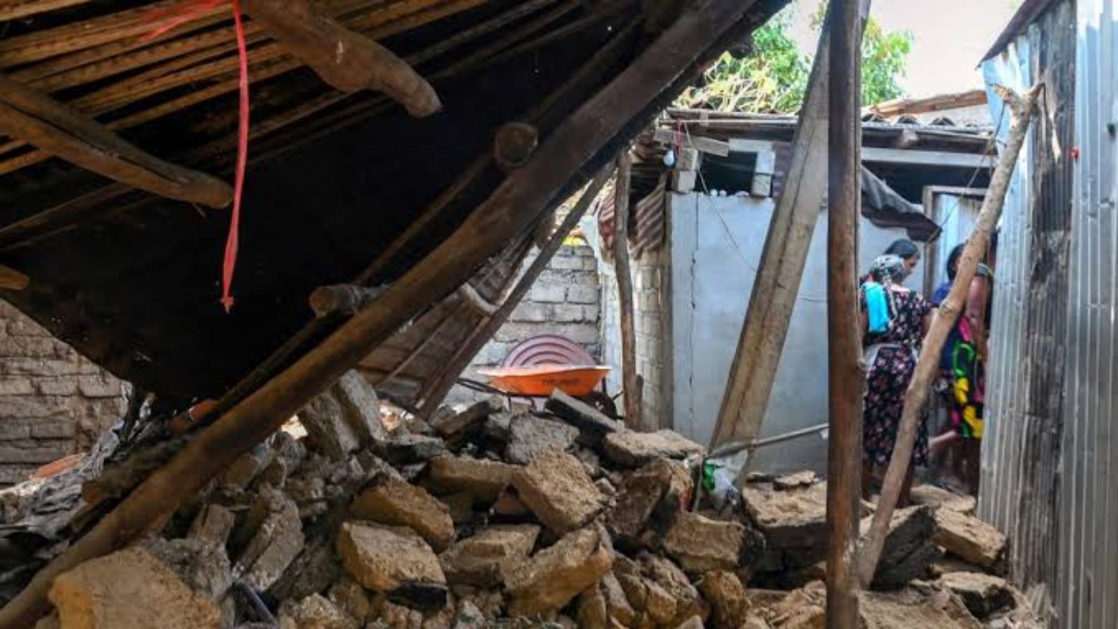 Powerful 7.3 magnitude earthquake shakes Mexico and is felt in Guatemala and El Salvador