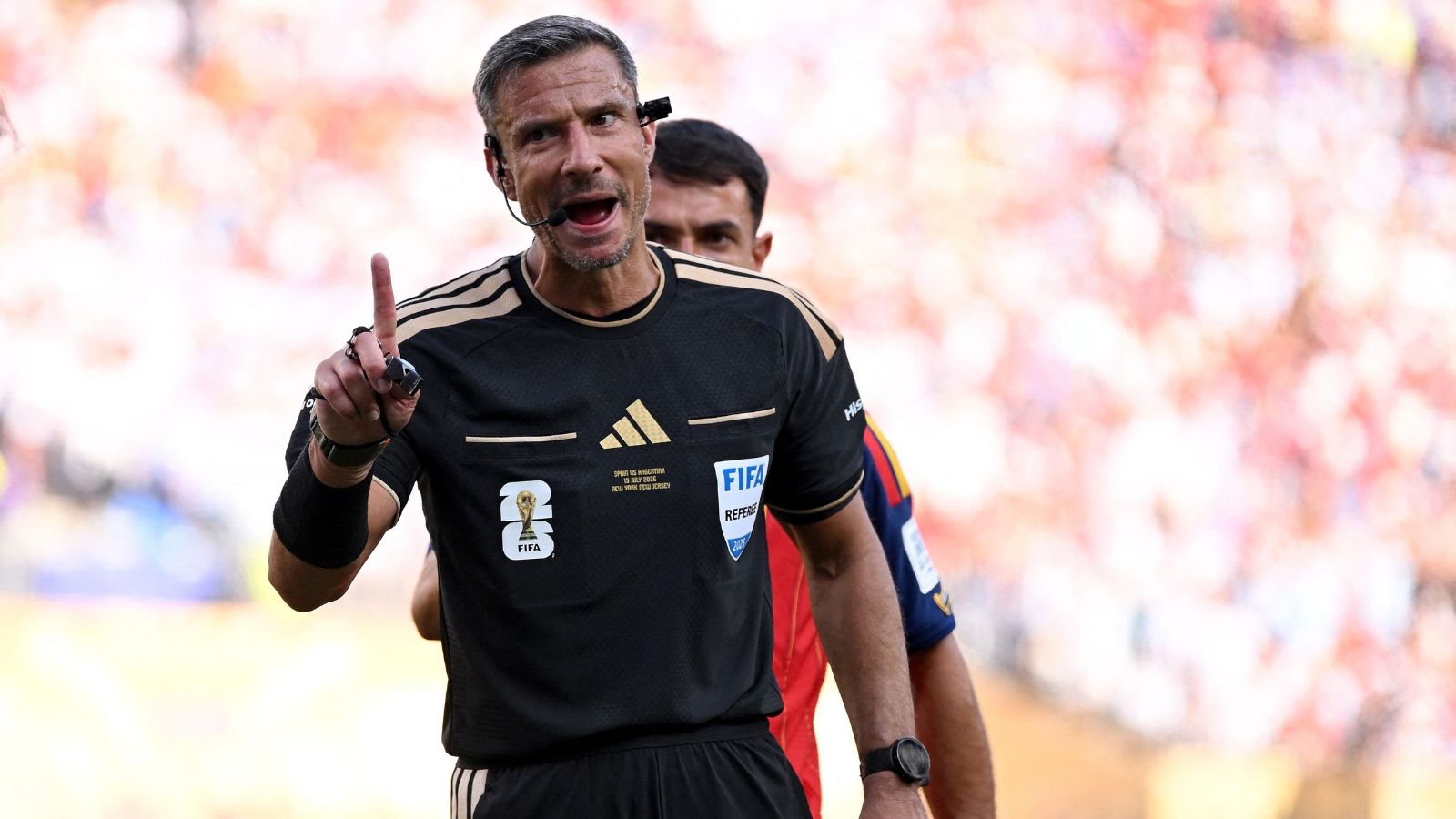 The referee of the 2026 World Cup Final announces his retirement from professional football