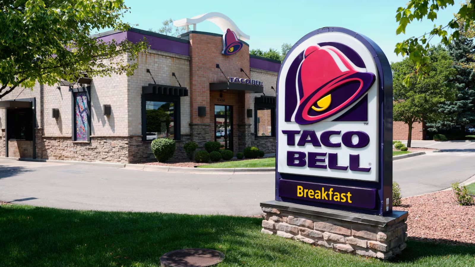 Taco Bell under investigation amid possible illness outbreak raising health concerns