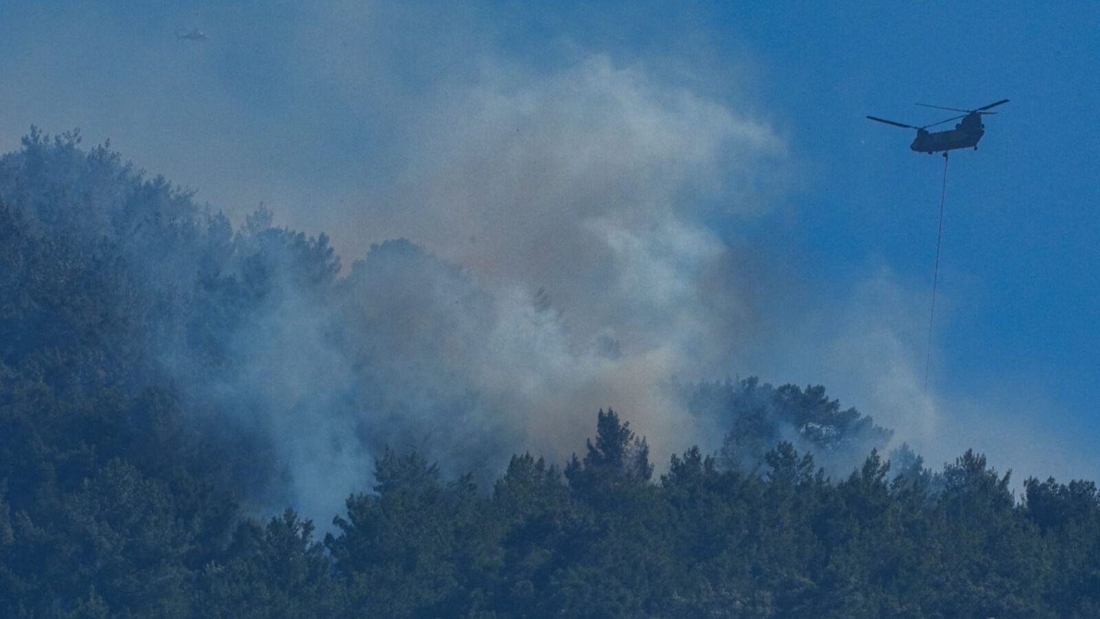 Wildfire puts Paris on alert as the Seine River becomes a key resource