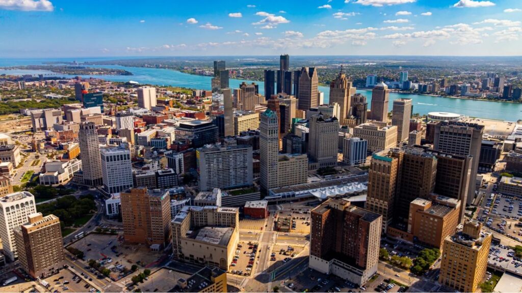 An incredible panoramic view of the city of Detroit, featuring its beautiful buildings and homes