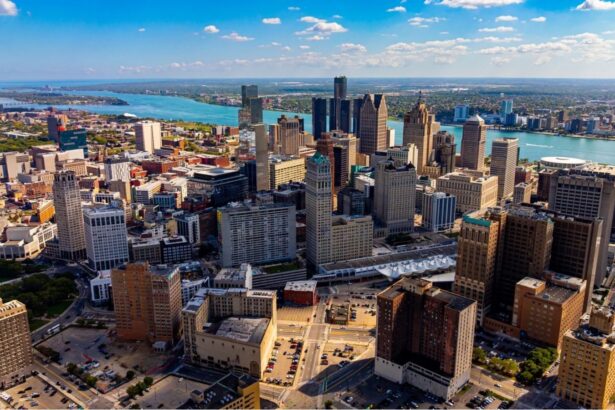 An incredible panoramic view of the city of Detroit, featuring its beautiful buildings and homes