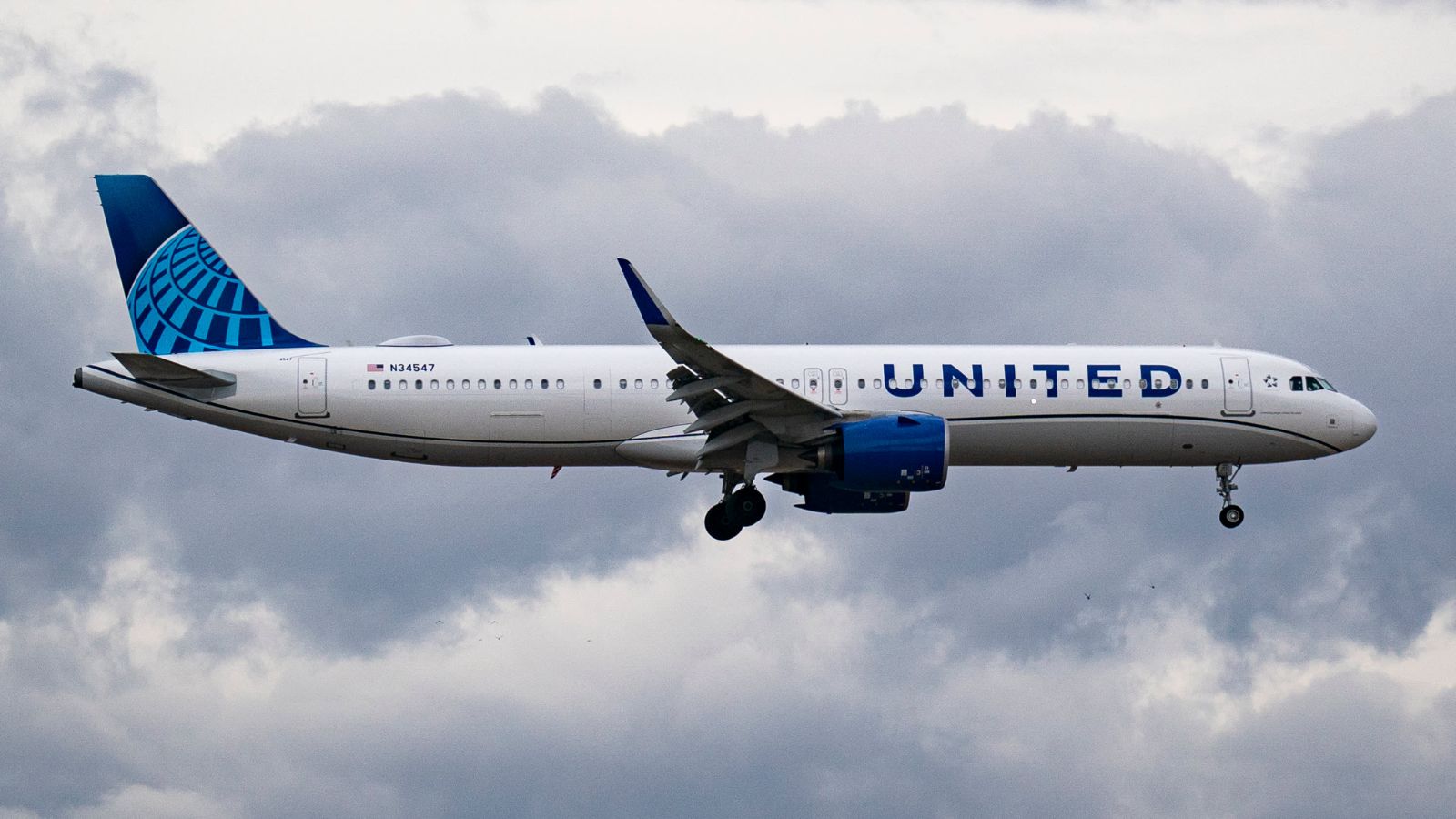 United Airlines revolutionizes air travel by saying goodbye to the uncomfortable middle seat