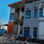 7.7 magnitude earthquake hits Indonesia, leaving at least 47 dead A house completely destroyed after the powerful earthquake