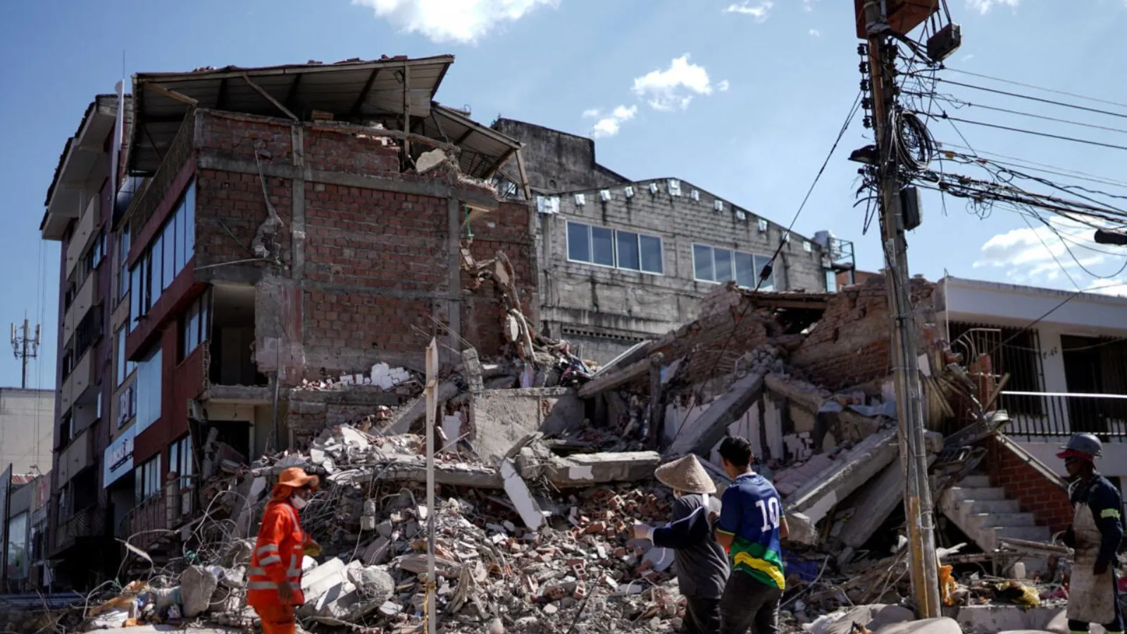 Powerful 7.2 magnitude earthquake strikes Ayacucho, causing damage to homes