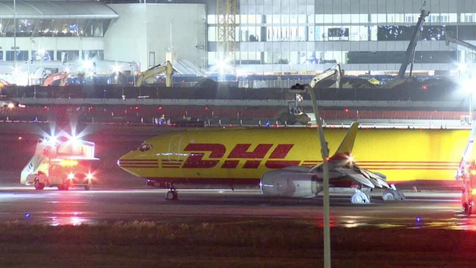 Alarm at LAX: Fire investigated after cargo plane lands Alarm at LAX: Fire investigated after cargo plane lands