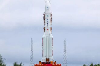 China postpones Chang’e-7 moon mission in unexpected setback The white Chinese rocket with multiple decorations