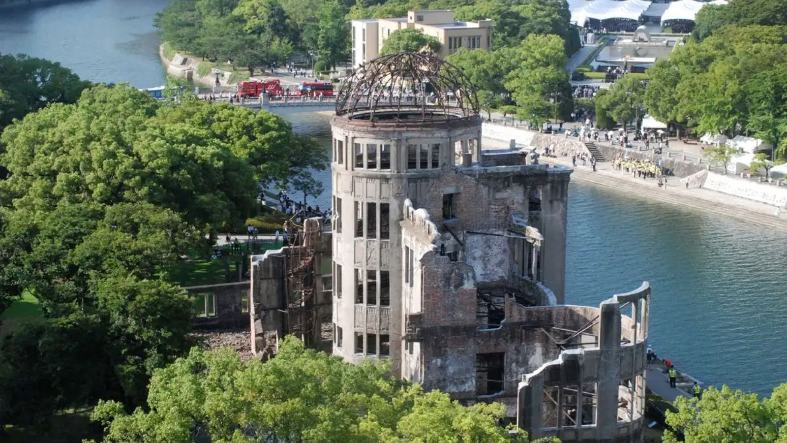 Hiroshima remembers atomic bomb victims and calls for a world without nuclear weapons Hiroshima remembers atomic bomb victims and calls for a world without nuclear weapons
