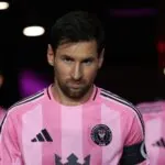 Messi leaving the locker room with a very serious expression before an important match