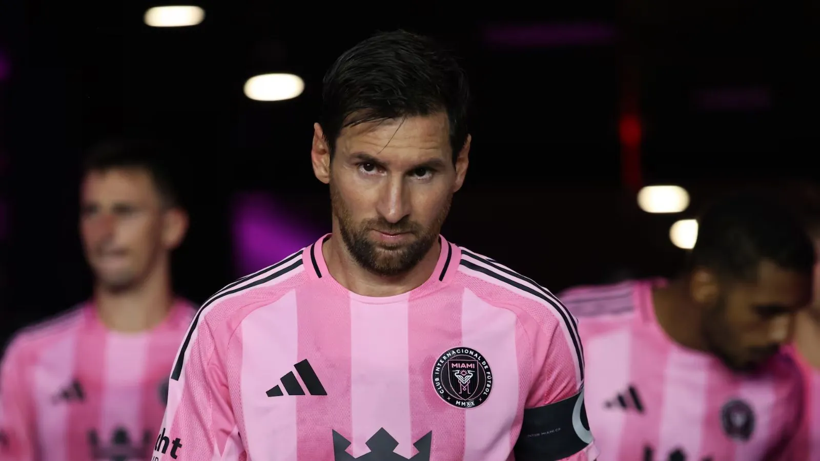 Messi leaving the locker room with a very serious expression before an important match